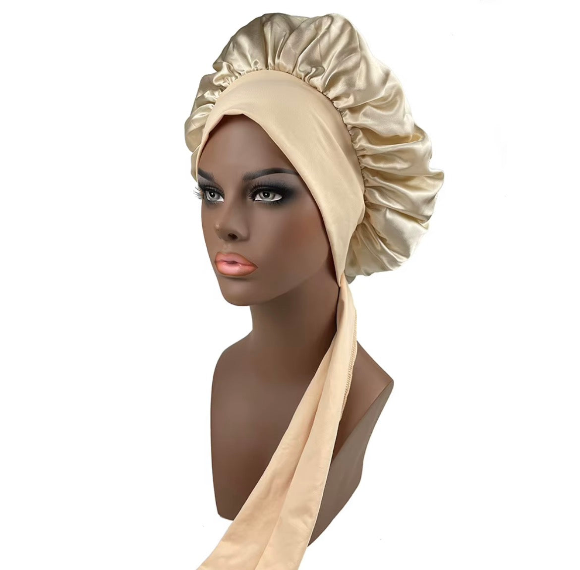 Bonnet en satin – beige